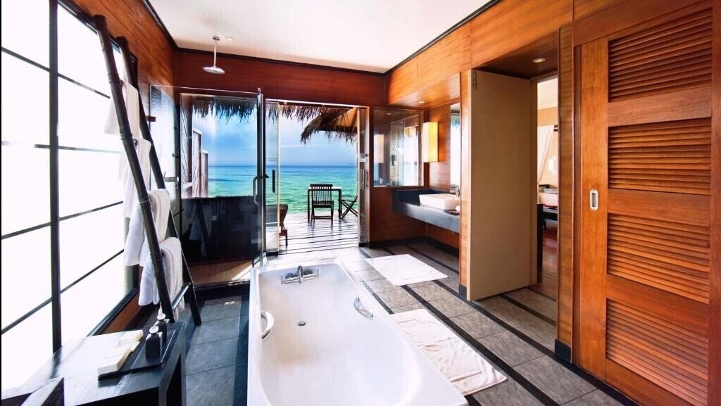 Фото Adaaran Select Hudhuran (ex. Lohifushi Resort) 4*