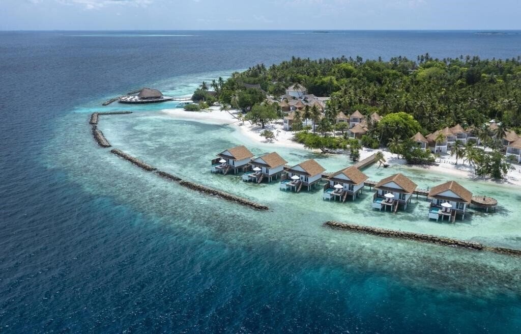 Отель Bandos Maldives (ex. Bandos Island Resort) 4*