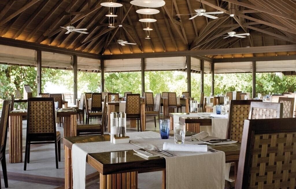 Изображение Coco Palm Bodu Hithi 5*
