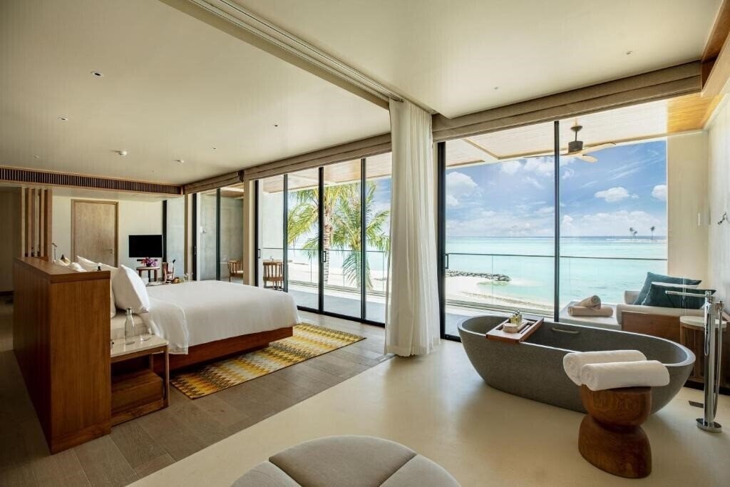 Фото Kuda Villingili Resort Maldives 5*