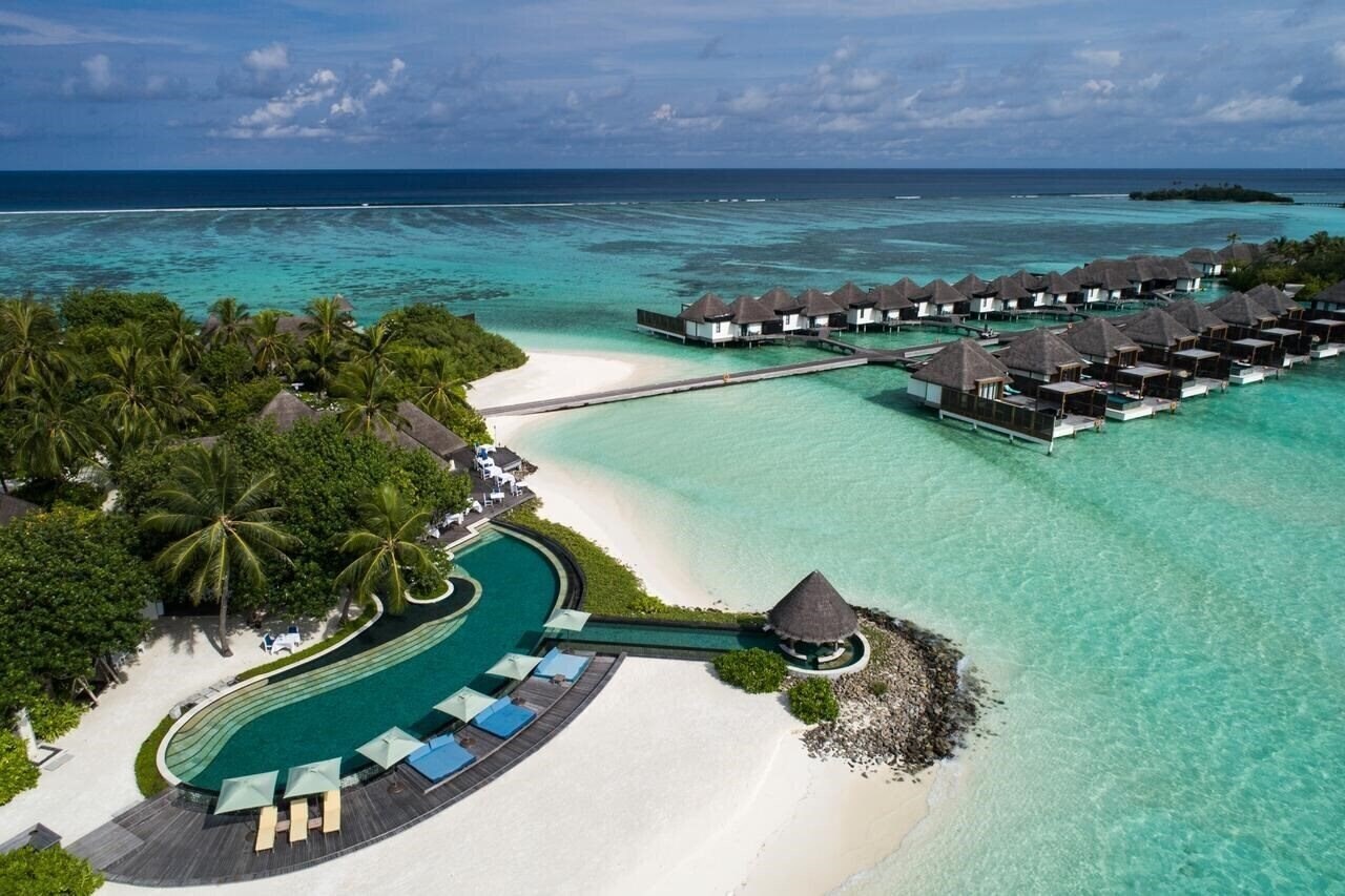 Four Seasons Landaa Giraavaru