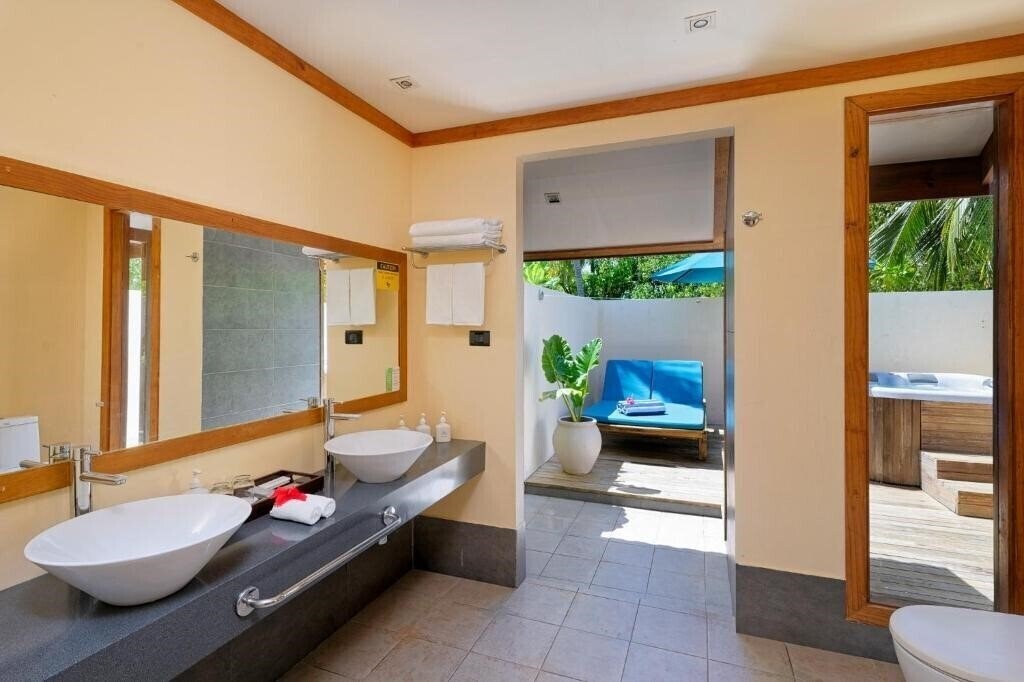Фотография Canareef Resort Maldives 4*