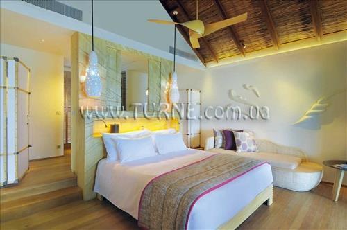 Constance Moofushi Resort 5* қонақ үйі