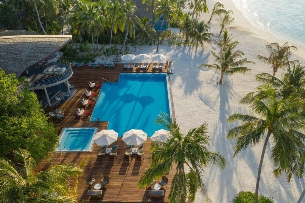 Изображение Outrigger Maldives Maafushivaru Resort 5*