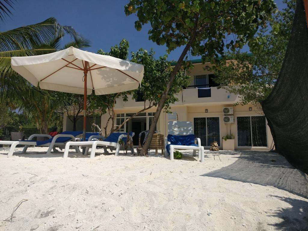 Картинка The Crown Beach Hotel Guest House 3*