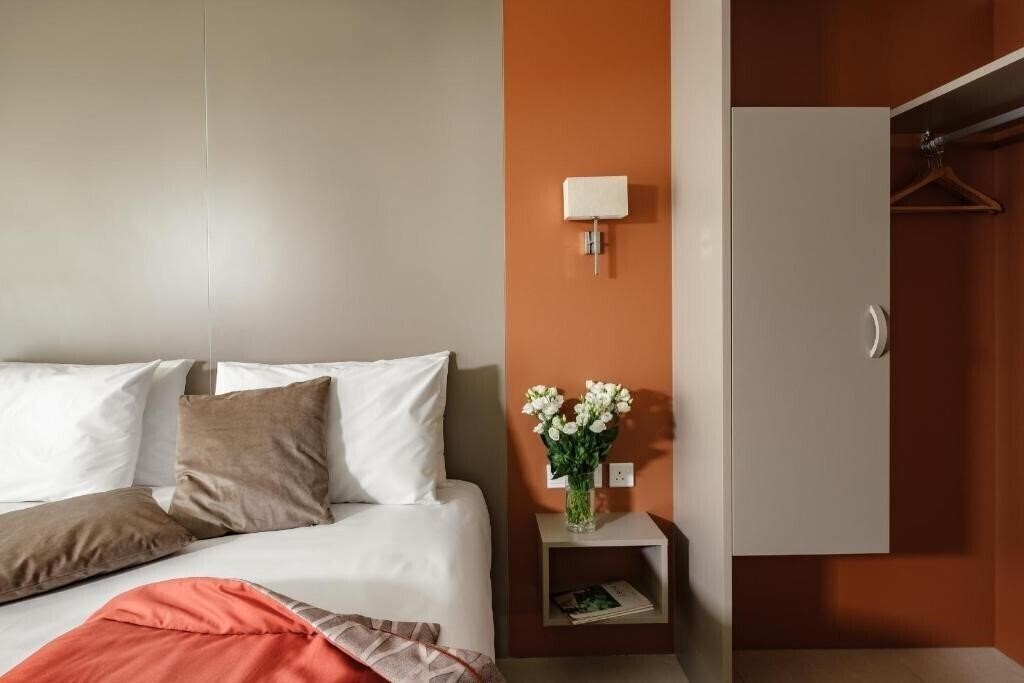 Mayflower Hotel 3* фотосуреті