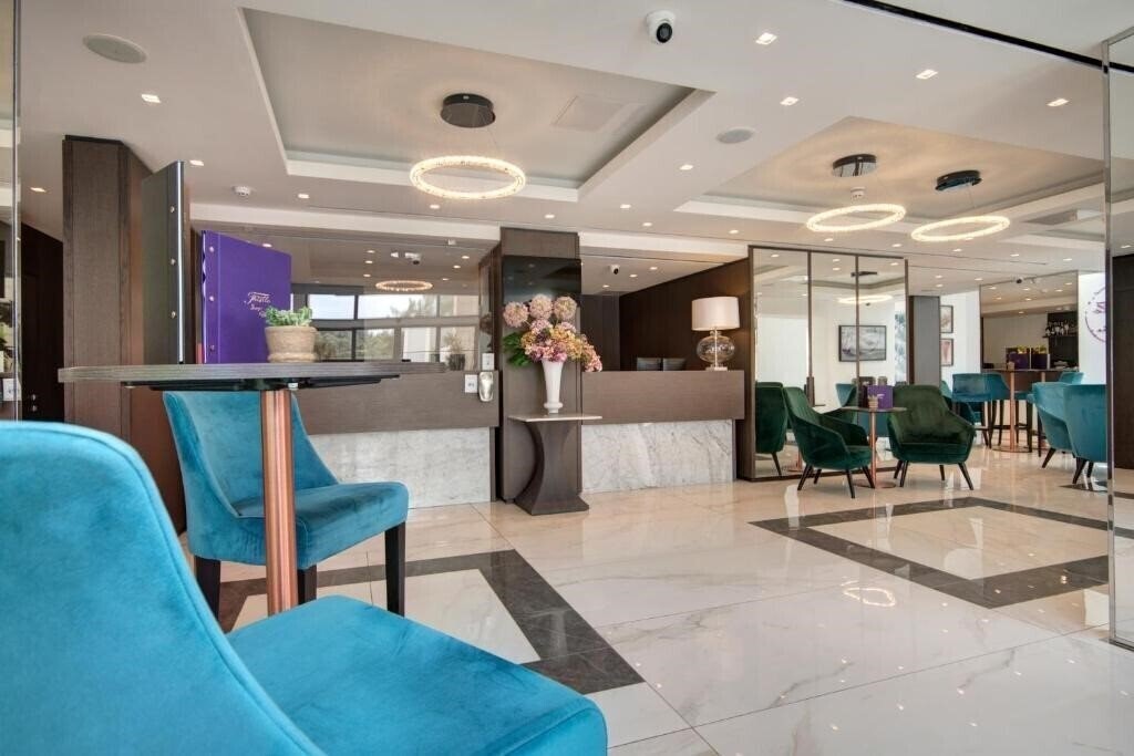 Urban Valley Resort 4* суреті