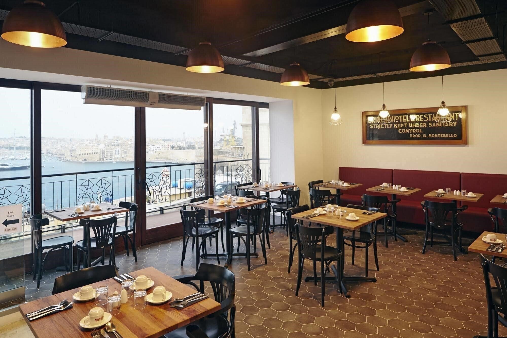 Фото British Hotel 2*