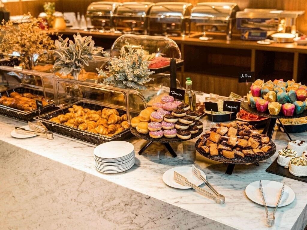 Mercure St. Julian'S 4* фотосуреті