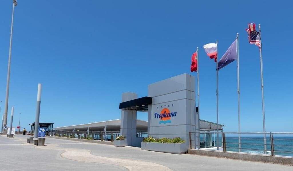 Отель Tropicana 3*