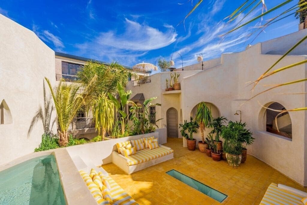 Отель Riad Amira Victoria 4*