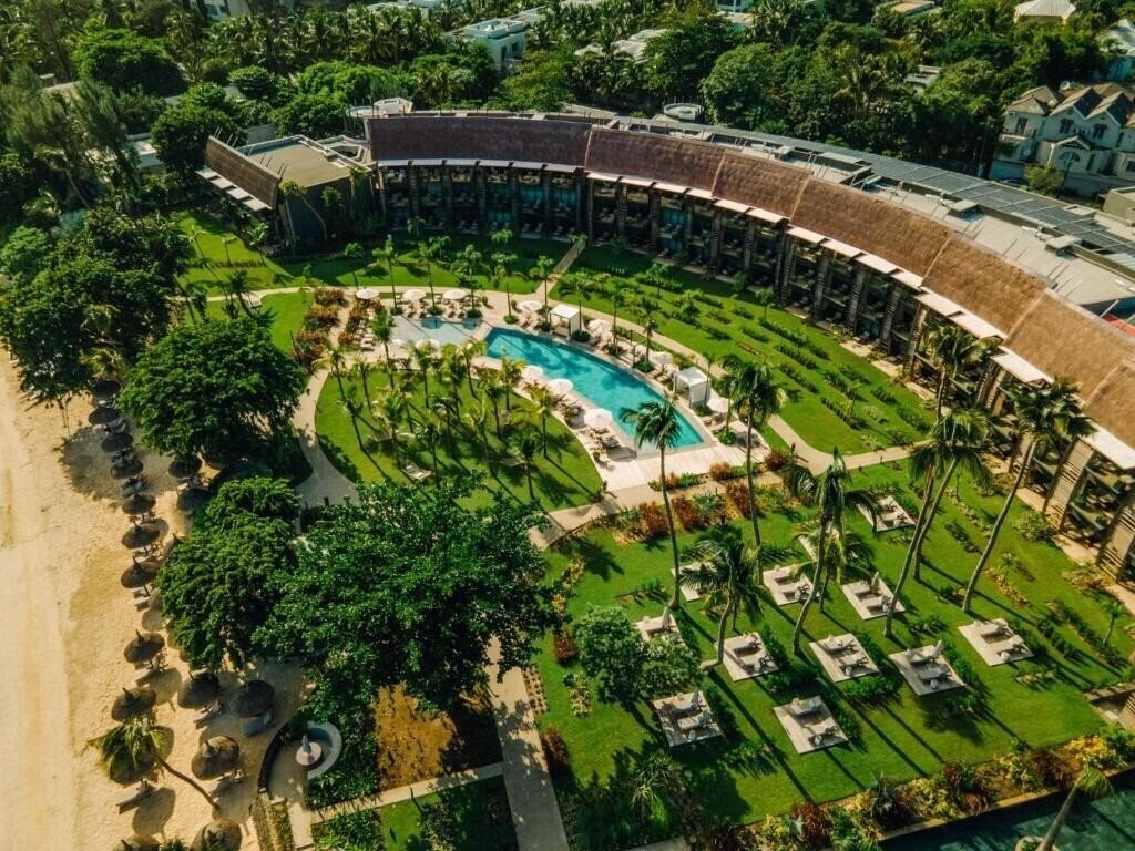 Отель LUX Grand Baie Resort & Residences (ex. Merville Beach) 5*