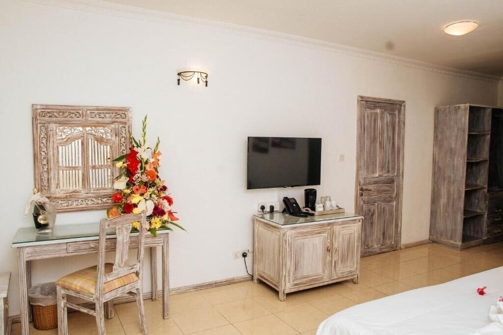 Фотография Hibiscus Beach Resort & Spa 3*