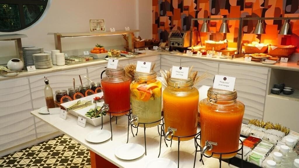 Фото Hennessy Park Hotel 4*