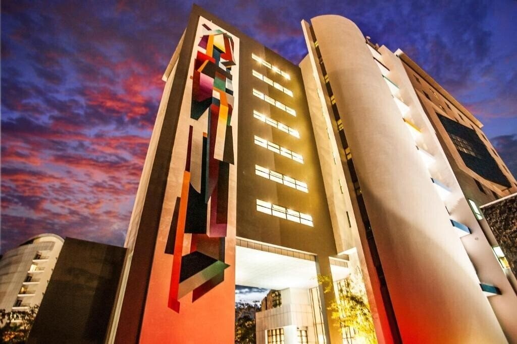 Hennessy Park Hotel 4* суреті