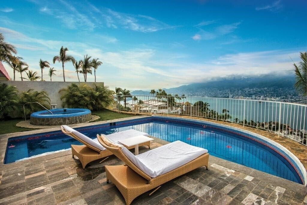 Отель Las Brisas Acapulco 5*
