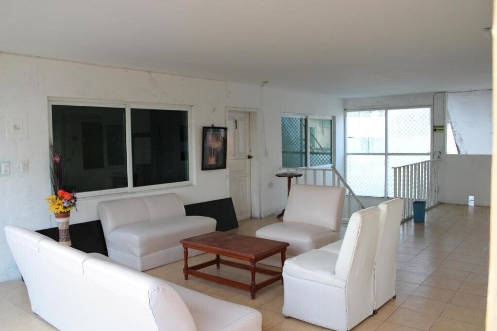 OYO Hotel Colibri (ex. Hotel Platas) 3* фотосуреті