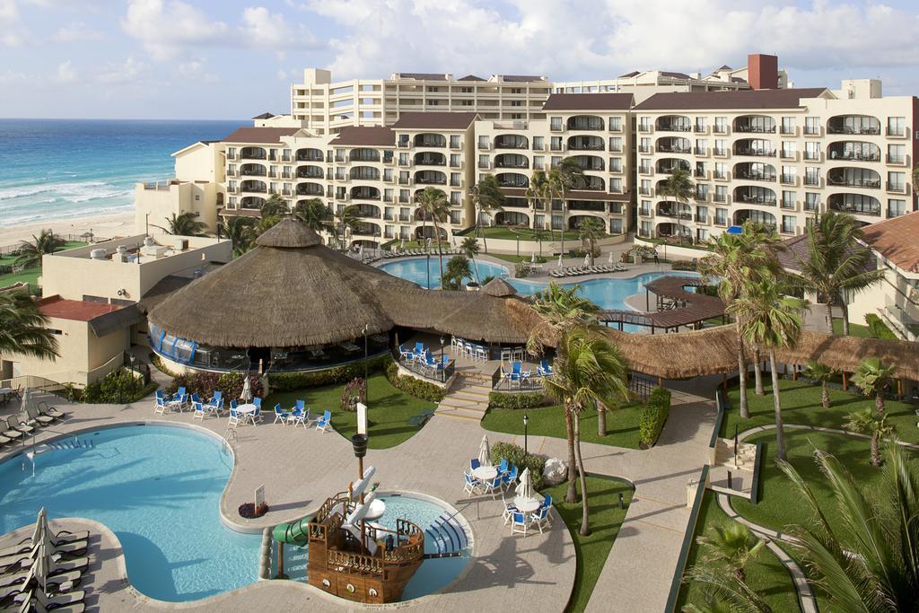 Отель Emporio Hotel & Suites Cancun 4*