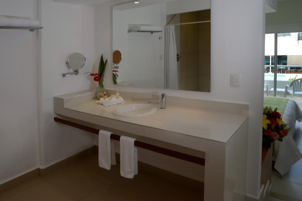 Отель Cancun Bay Resort 3*