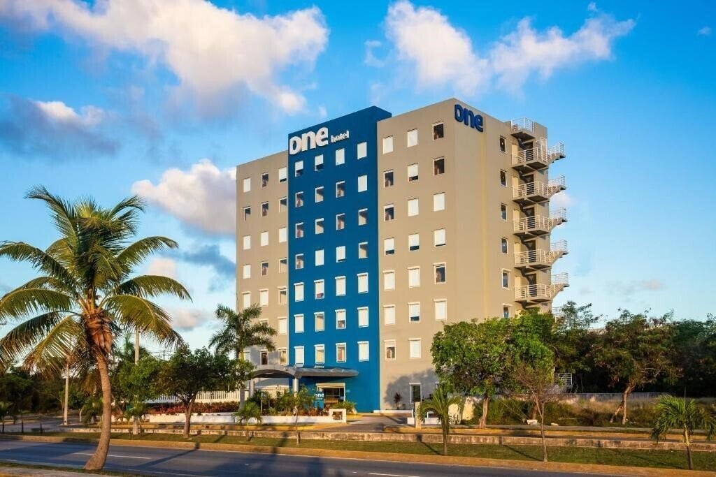 Отель One Cancun Centro 3*