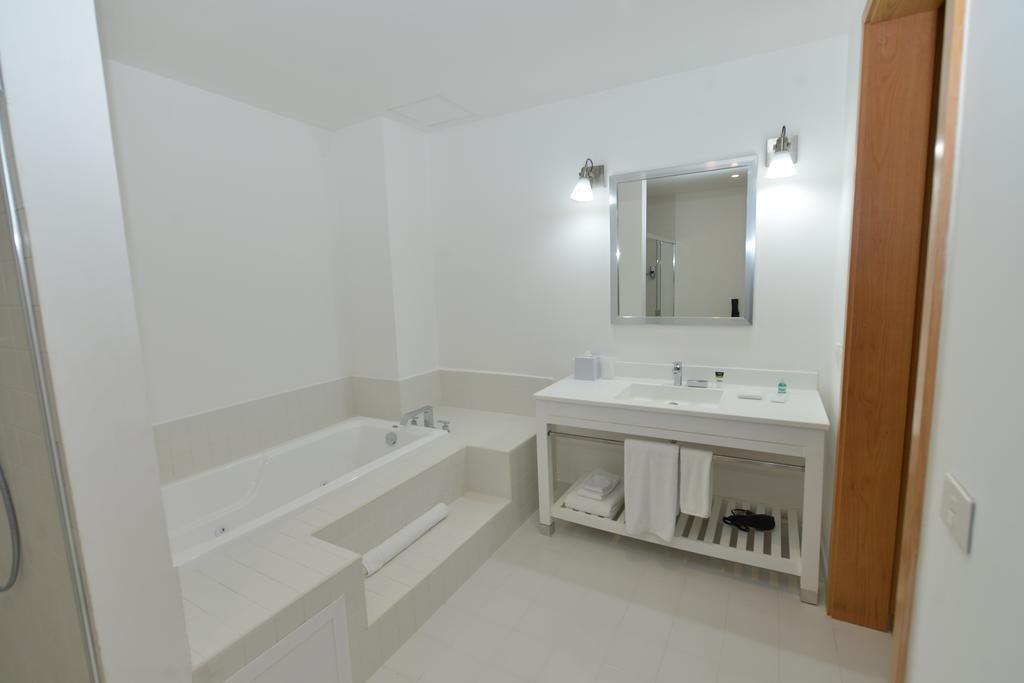 Four Points By Sheraton Cancun Centro 4* суреті