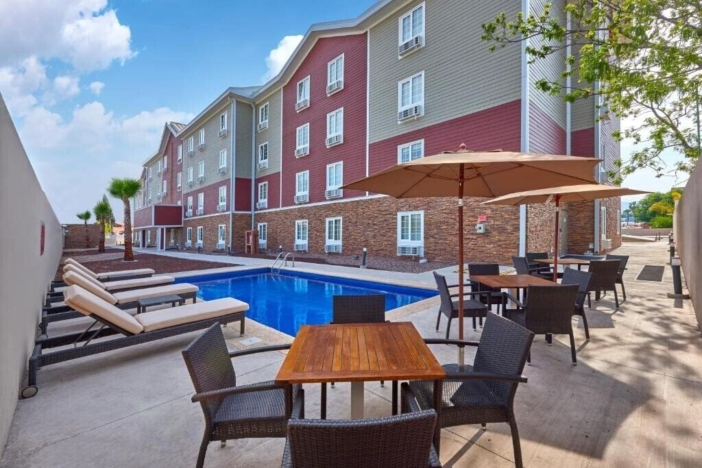 Extended Suites Cancun Cumbres 4* қонақ үйі