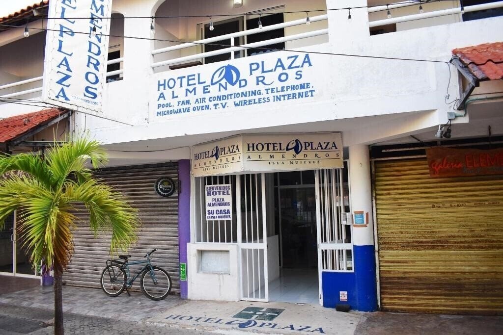 Plaza Almendros 3* суреті