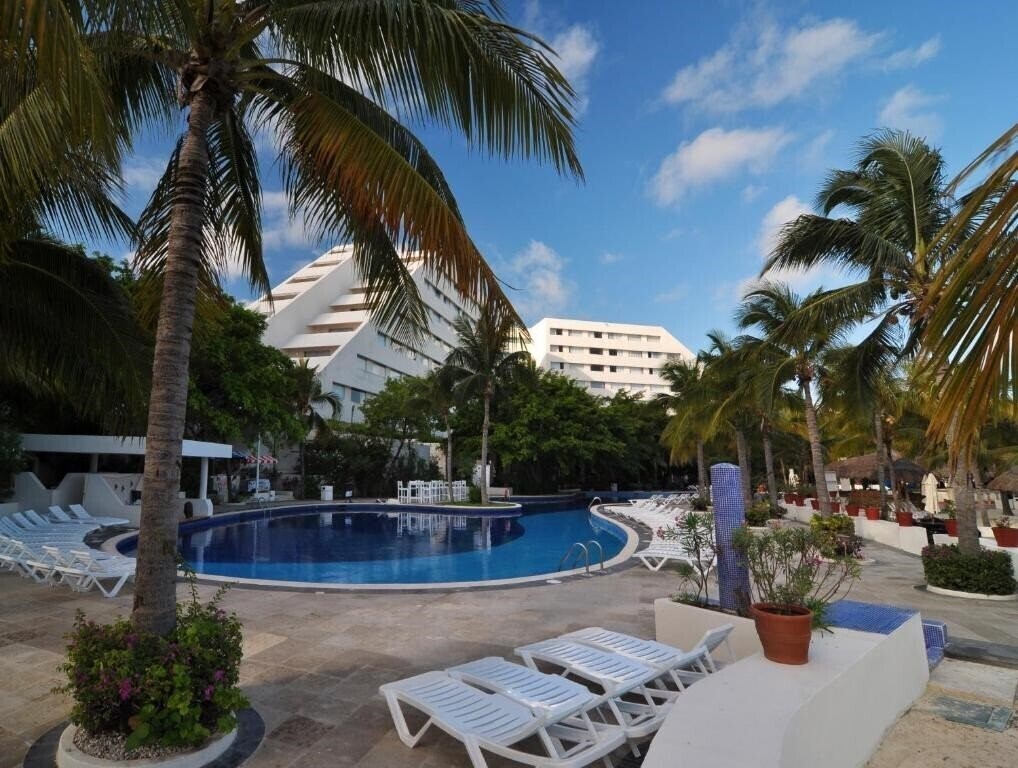 Oasis Palm Beach 4* фотосуреті