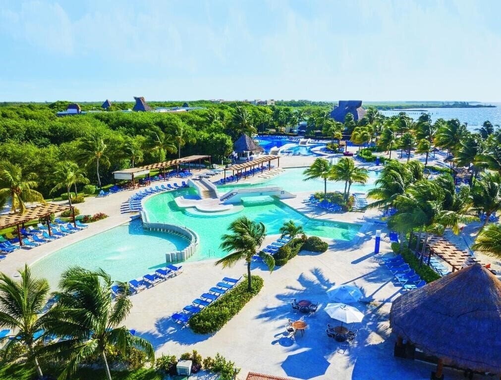 Отель Blue Bay Grand Esmeralda 5*