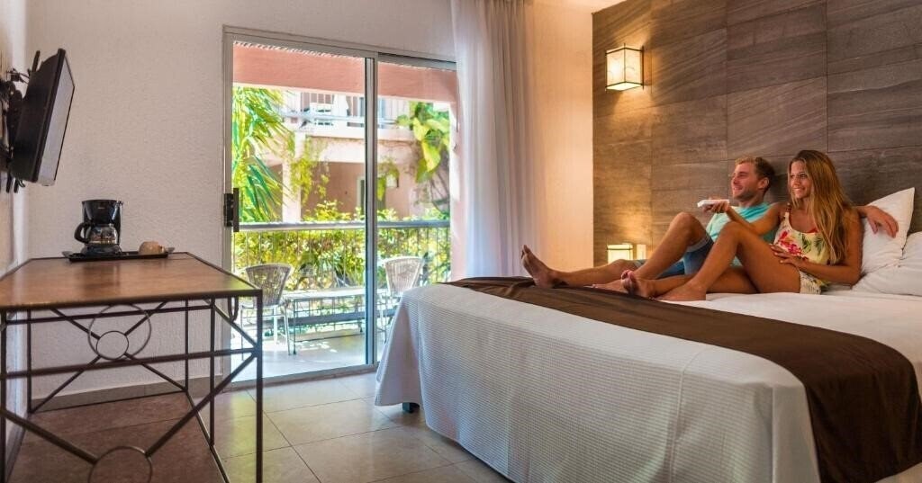 Tukan Hotel Playa Del Carmen 4* суреті