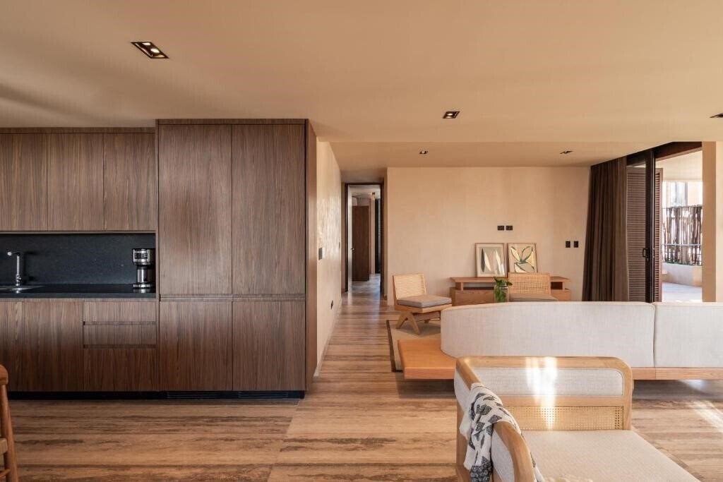 Изображение Bespoke Tankah 3*