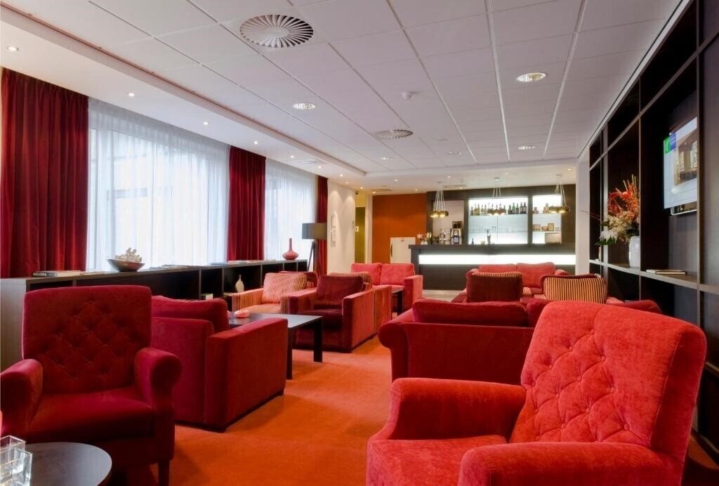 Holiday Inn Express Amsterdam - Schiphol 3* суреті