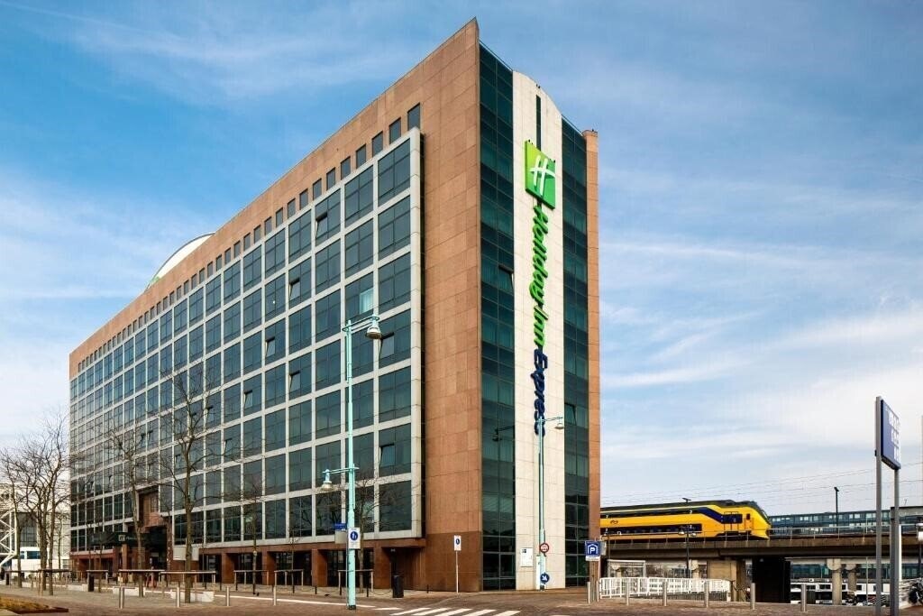 Отель Holiday Inn Express Amsterdam - Sloterdijk Station 3*