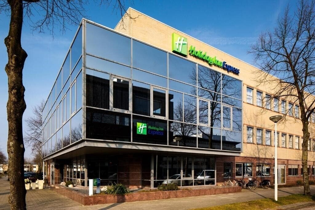 Отель Holiday Inn Express Amsterdam - South 3*