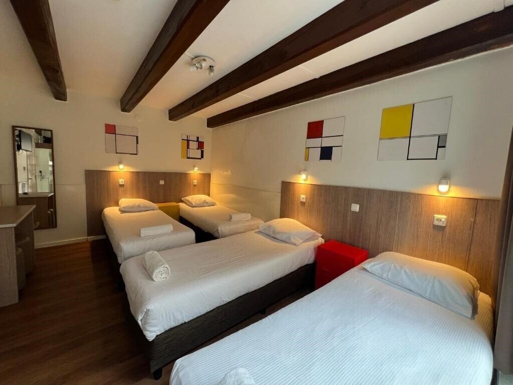 Картинка Old Quarter 2*