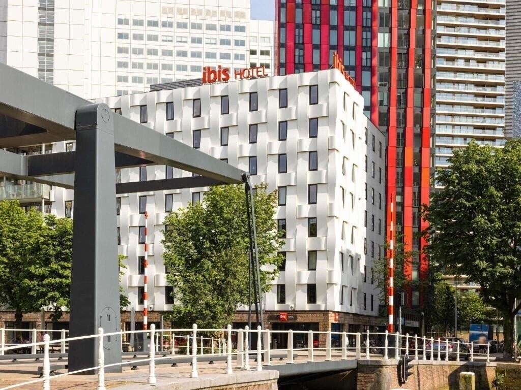 Отель Ibis Rotterdam City Centre 3*