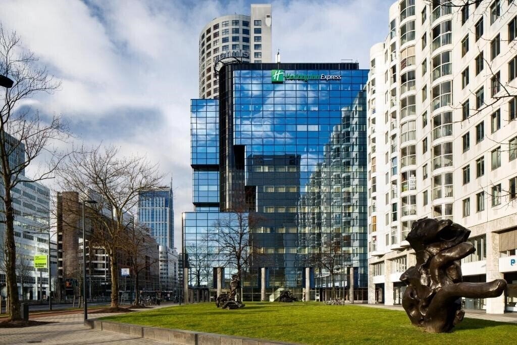 Holiday Inn Express Rotterdam - Central Station 3* қонақ үйі