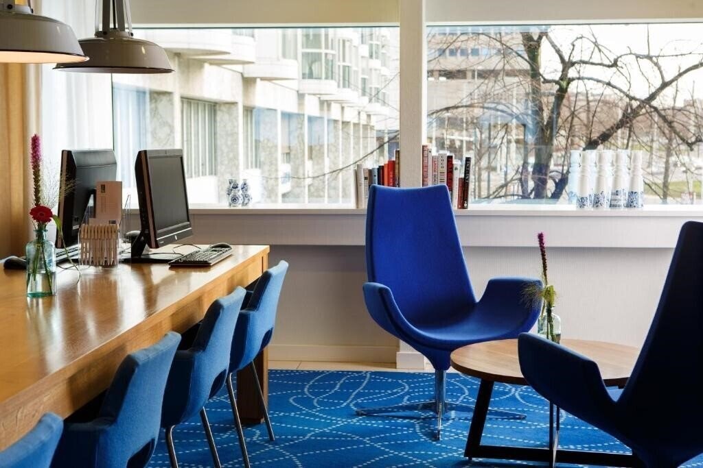 Фото Holiday Inn Express Rotterdam - Central Station 3*