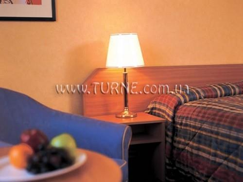 Отель NH Utrecht 4*