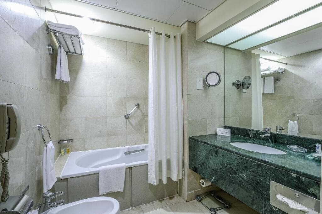 Фотография Millennium Downtown Abu Dhabi (ex. Millennium Plaza Downtown, Crowne Plaza Abu Dhabi) 5*