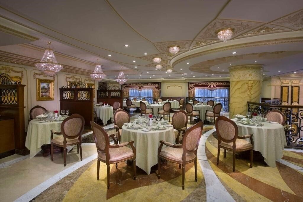 Картинка Royal Rose Abu Dhabi, a Curio Collection by Hilton Affiliated Hotel 5*