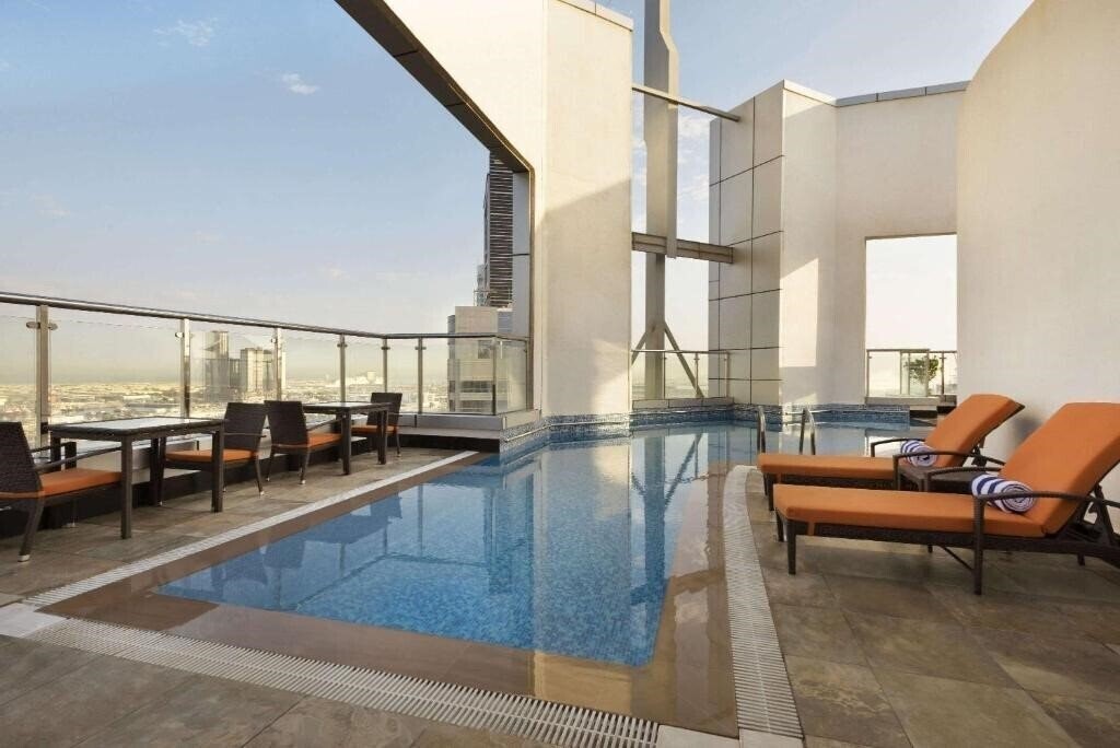 Отель Ramada Abu Dhabi Corniche 4*
