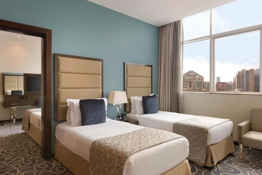 Фото Ramada Abu Dhabi Corniche 4*