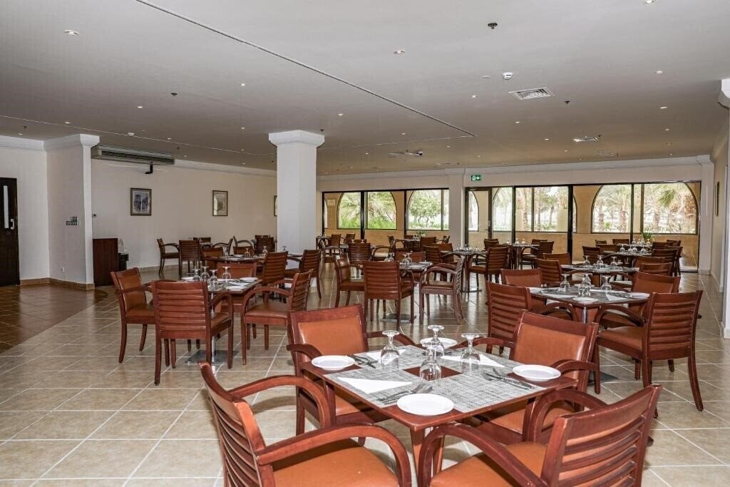 Dhafra Beach Hotel 3* фотосуреті