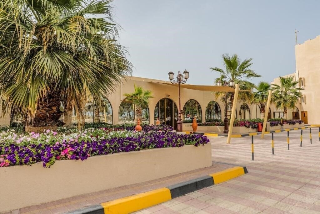 Dhafra Beach Hotel 3* суреті