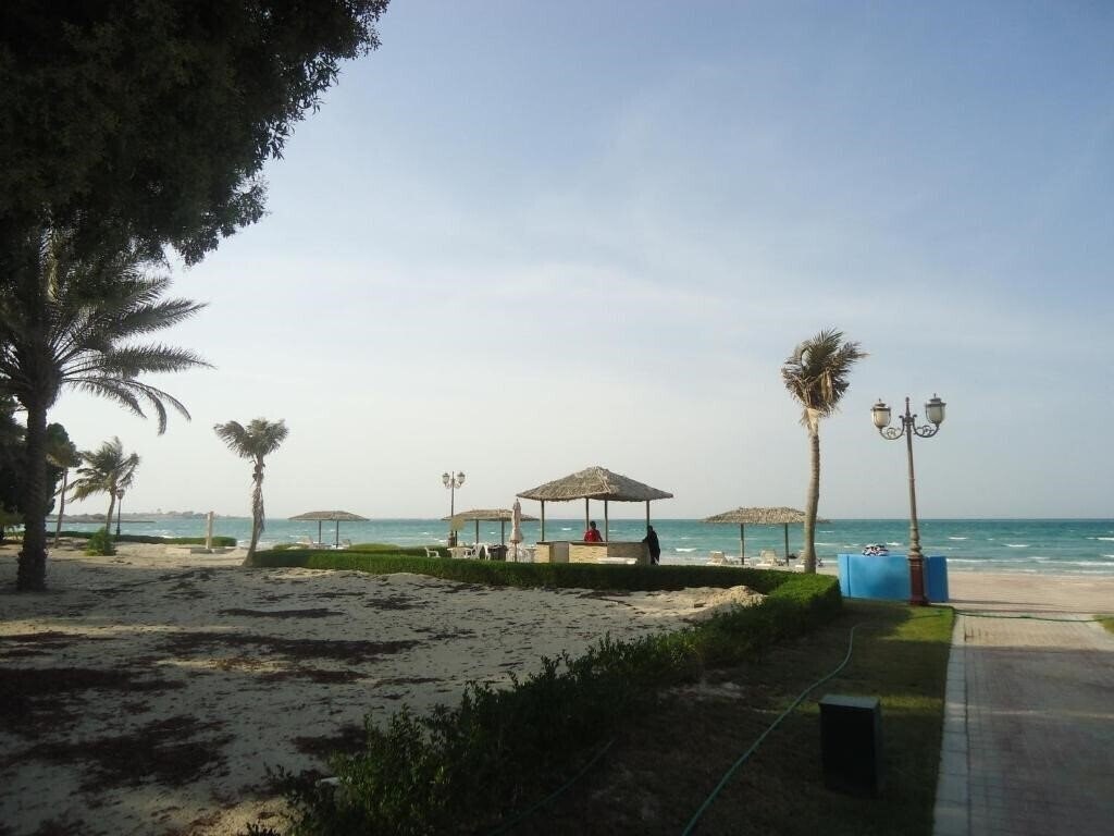 Dhafra Beach Hotel 3* суреті