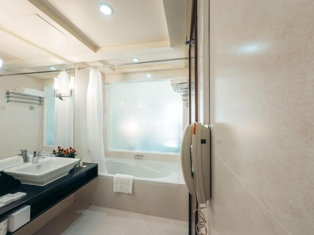 Фото Kingsgate Abu Dhabi 3*