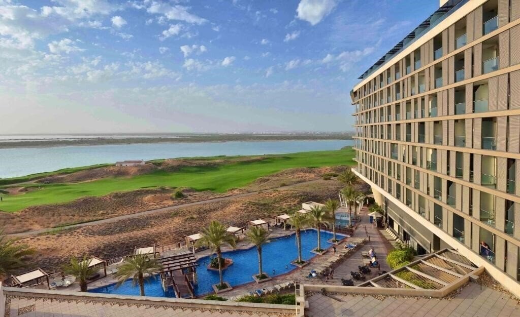 Radisson Blu Hotel Abu Dhabi Yas Island 4* қонақ үйі