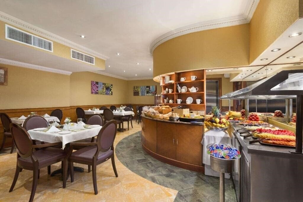 Фотография Howard Johnson by Wyndham Abu Dhabi (ex. Howard Johnson Hotel Abu Dhabi) 3*