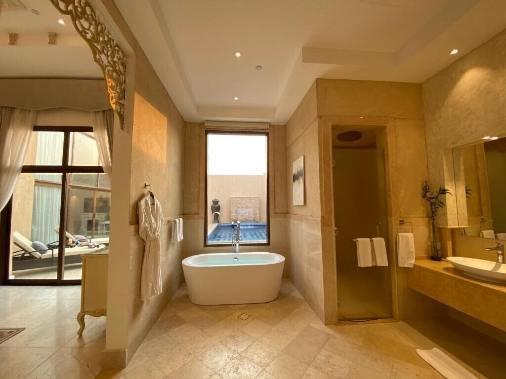 Фото Western Hotel - Madinat Zayed 4*